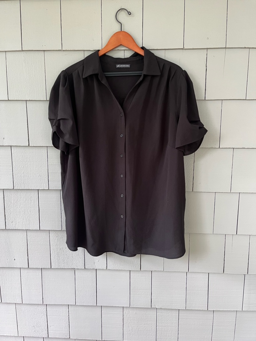 Adrianna Papell Black Button-Front Puff Sleeve Blouse